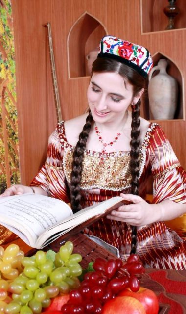 karen-in-uyghr-dress-book-reading